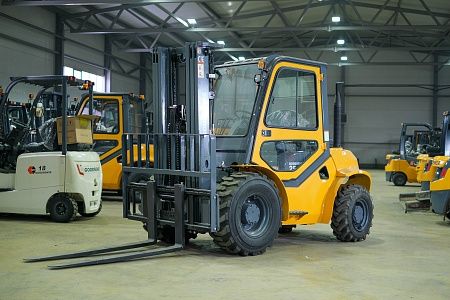  Внедорожный погрузчик GOODSENSE FD25G-X3 3,0М 2,5Т 4WD XINCHAI АРТ 10200002 низкие цены 